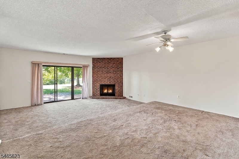 702 Brokaw Ct Property Photo 5