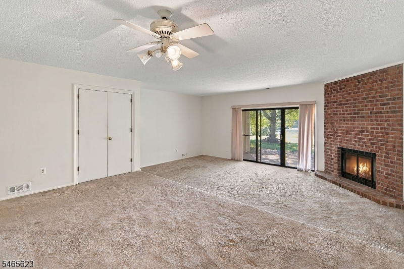 702 Brokaw Ct Property Photo 6