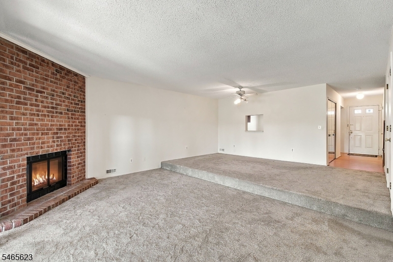 702 Brokaw Ct Property Photo 7
