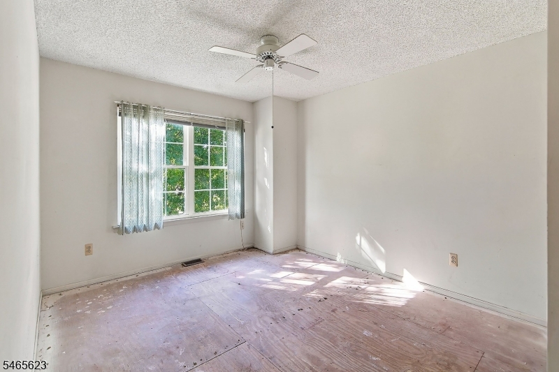 702 Brokaw Ct Property Photo 15