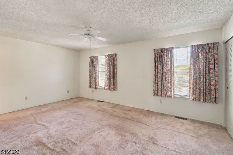 702 Brokaw Ct Property Photo 18
