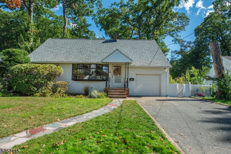 10 Fernwood Dr Property Photo 1