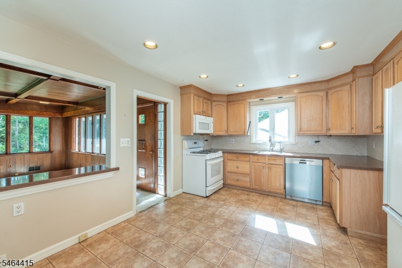 10 Fernwood Dr Property Photo 2