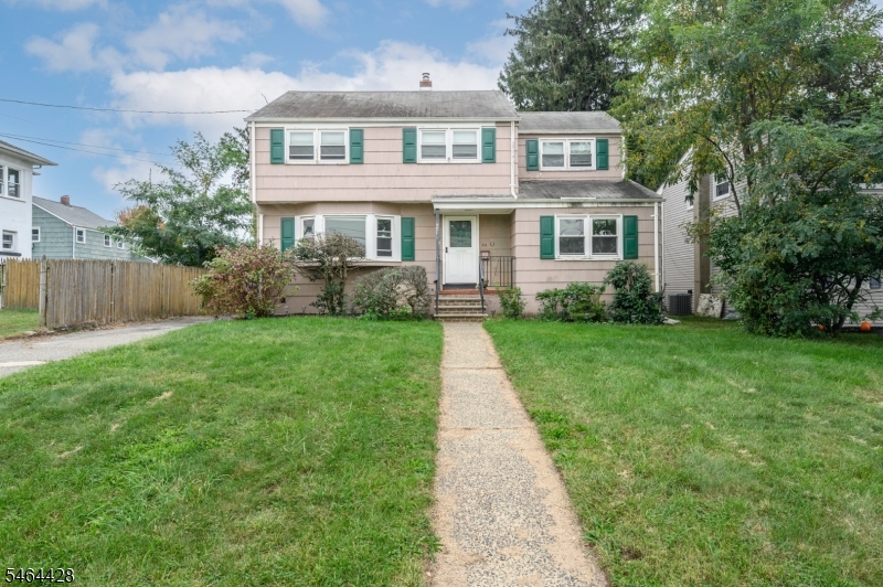 311 Oak Pkwy Property Photo 1