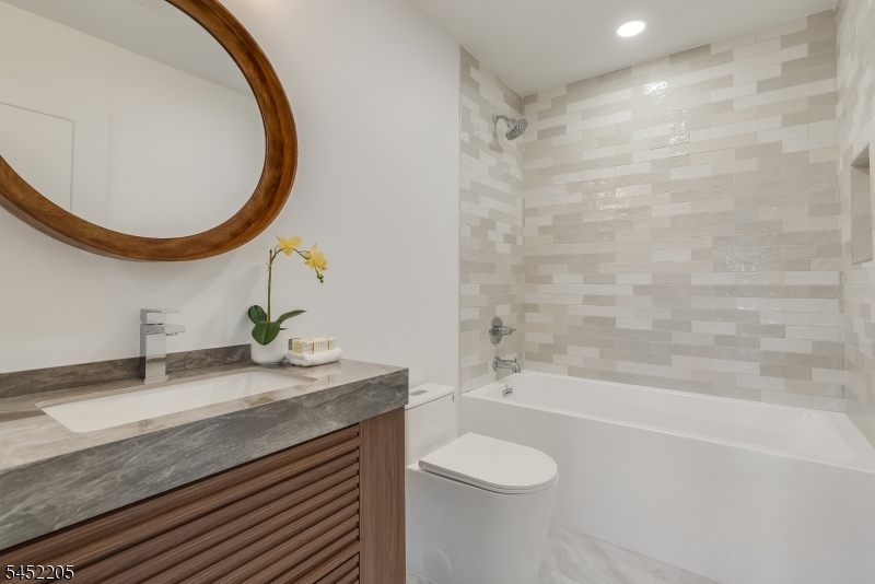 17 Berdan Ave Property Photo 22