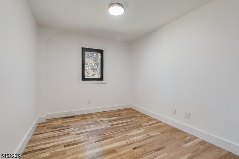 17 Berdan Ave Property Photo 28