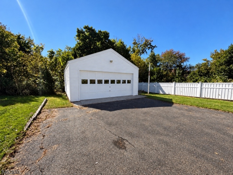 164 E High St Property Photo 16