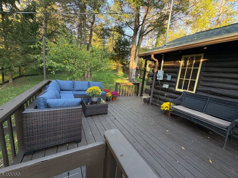 928 Cedar Dr Property Photo 2