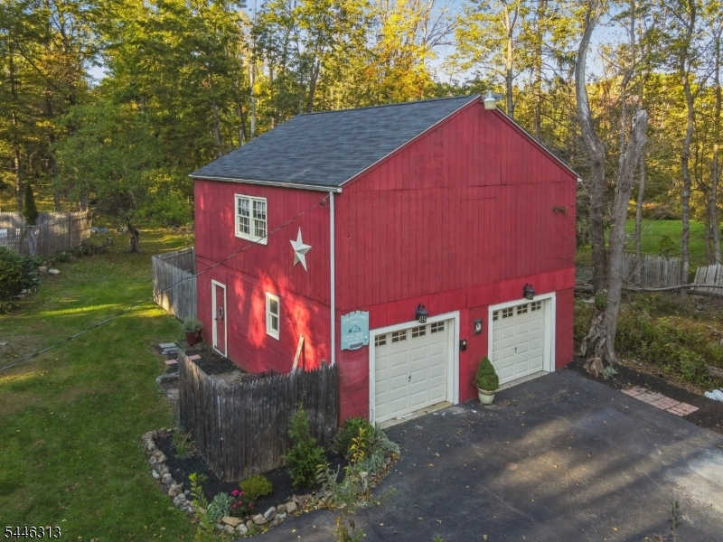 112 Flocktown Rd Property Photo 4