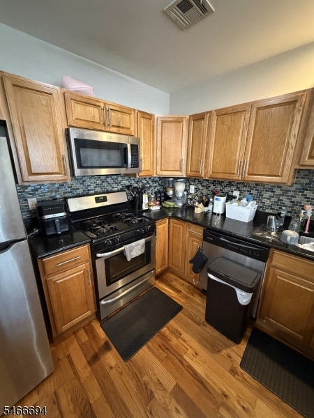 111 Anderson Ave 8 Property Photo 5