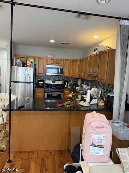 111 Anderson Ave 8 Property Photo 6