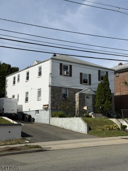 352 Lakeview Ave Property Photo 1