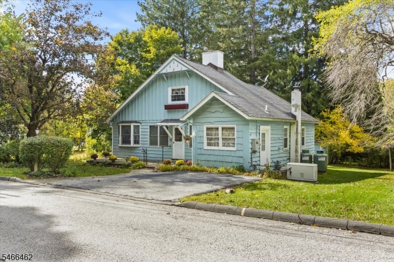 21 Potter Ave Property Photo 4