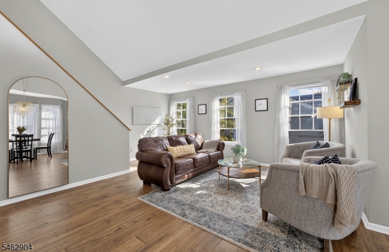 8 Oak Knoll Lane Property Photo 3