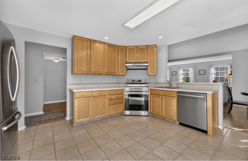 8 Oak Knoll Lane Property Photo 6
