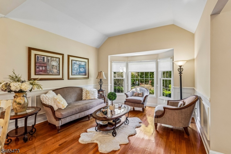 22 Mount Airy Rd Property Photo 8