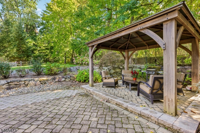 22 Mount Airy Rd Property Photo 31