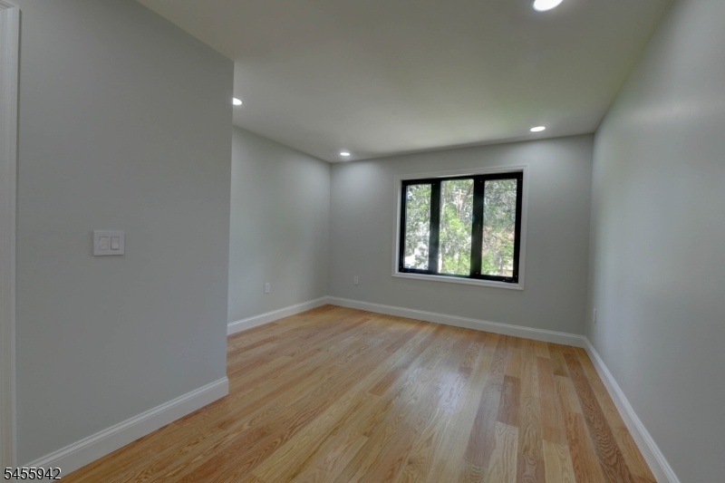 49 Longview Ave Property Photo 31