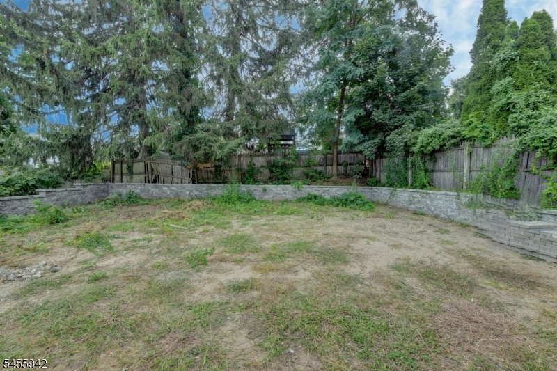 49 Longview Ave Property Photo 40