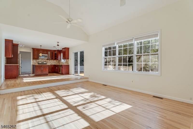2 Quincy Dr Property Photo 6