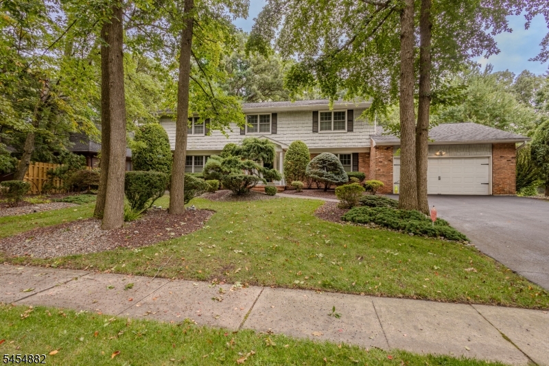6 Burlington Ln Property Photo 1