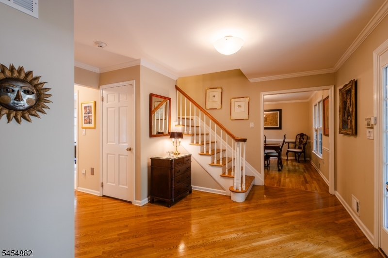 6 Burlington Ln Property Photo 3