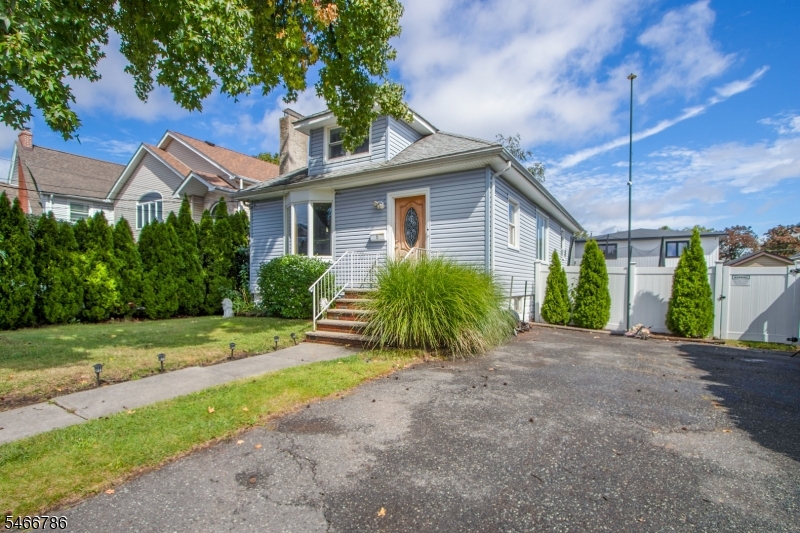 8 Pallant Ave Property Photo 1
