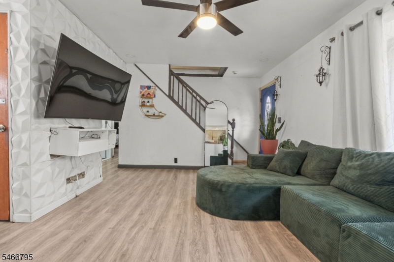 484 Raritan Rd Property Photo 6