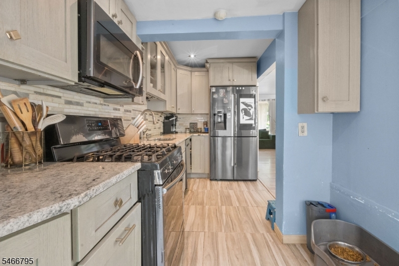 484 Raritan Rd Property Photo 13