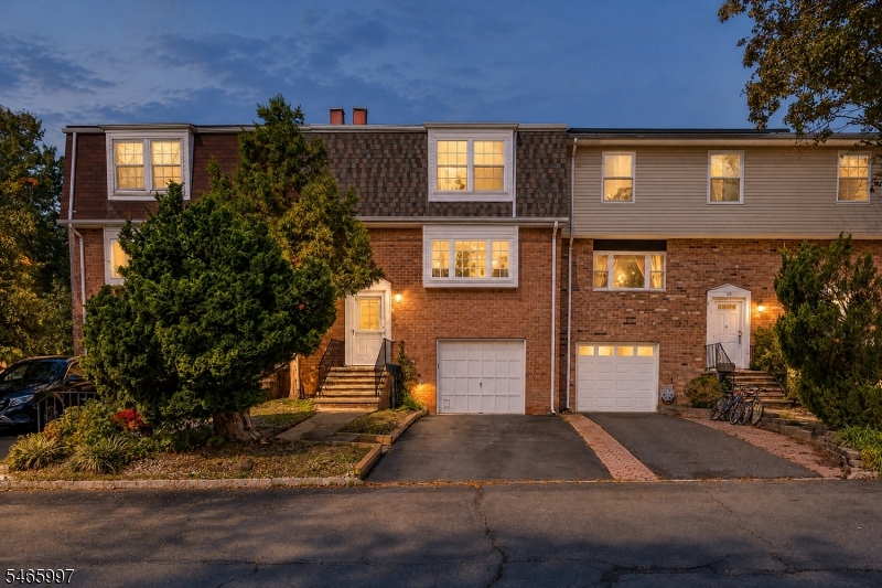 30 Catbird Ct Property Photo 1