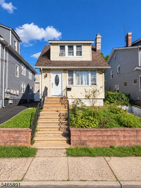 188 Floyd St Property Photo 1