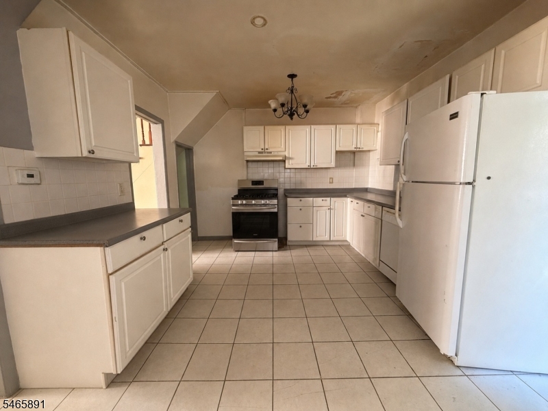 188 Floyd St Property Photo 4