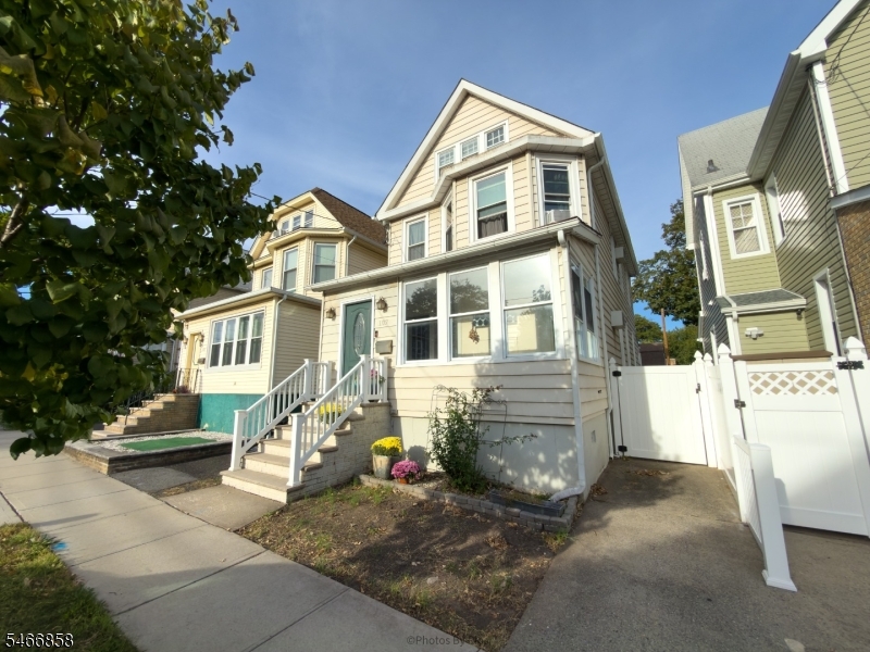 107 Sheridan Ave Property Photo 1