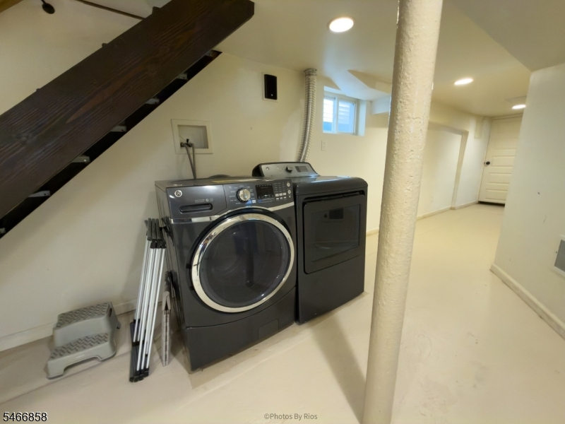 107 Sheridan Ave Property Photo 3