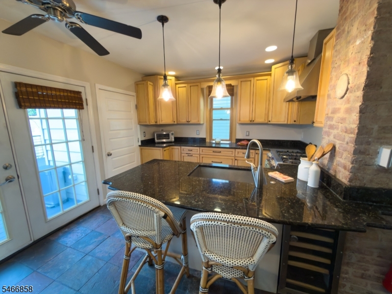 107 Sheridan Ave Property Photo 8