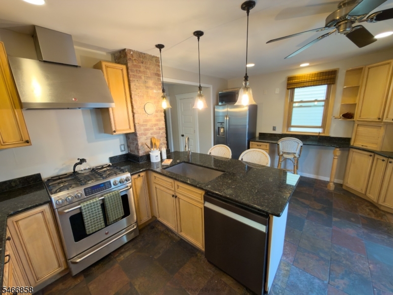 107 Sheridan Ave Property Photo 30