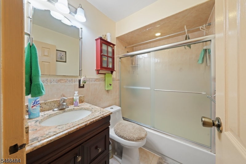 565 61st St Property Photo 10
