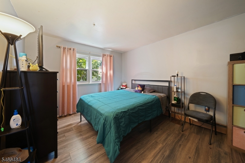 565 61st St Property Photo 11