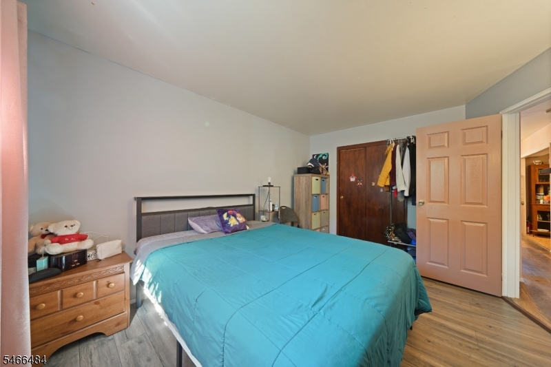 565 61st St Property Photo 12