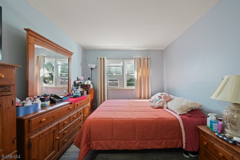 565 61st St Property Photo 13