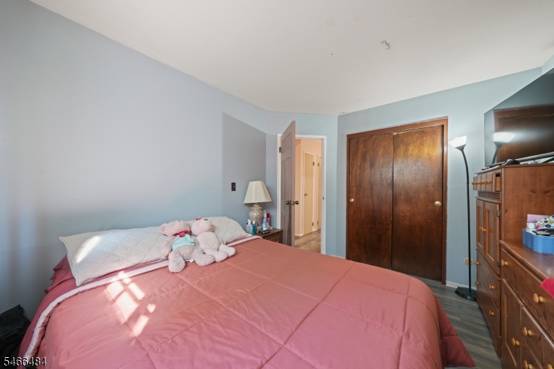 565 61st St Property Photo 14