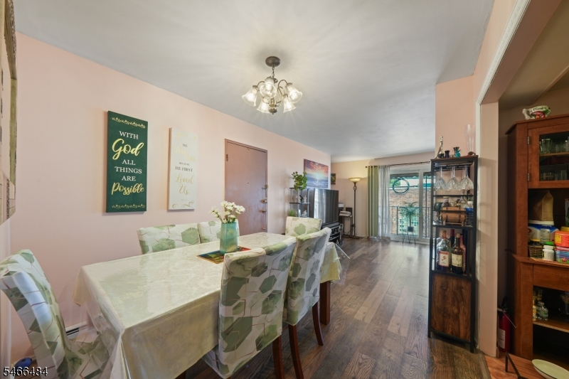 565 61st St Property Photo 15