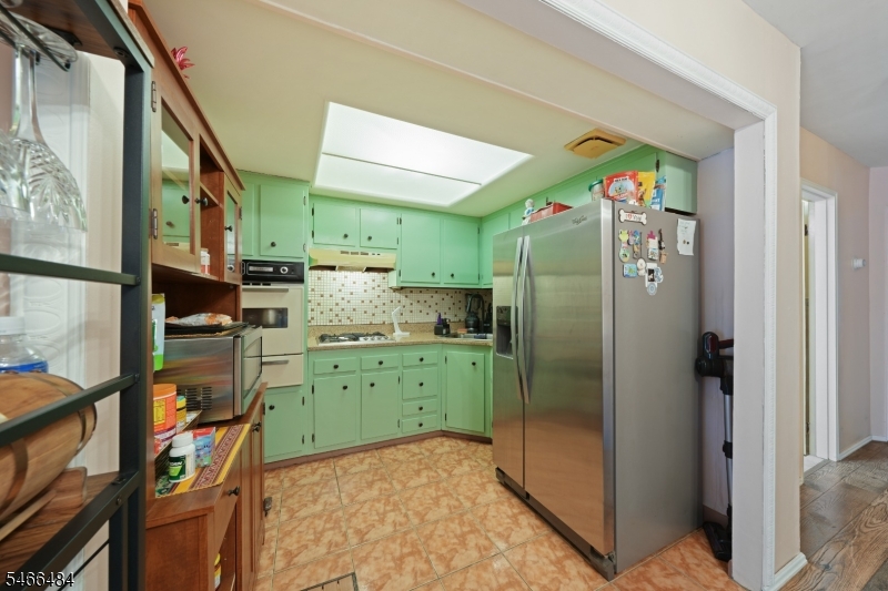 565 61st St Property Photo 17