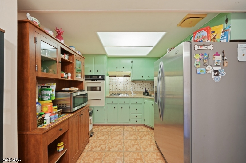 565 61st St Property Photo 18