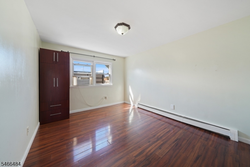 565 61st St Property Photo 27