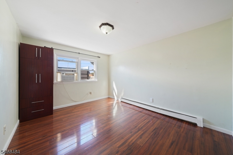 565 61st St Property Photo 28