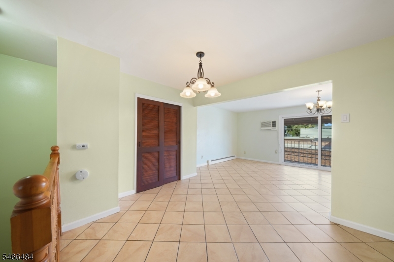565 61st St Property Photo 31