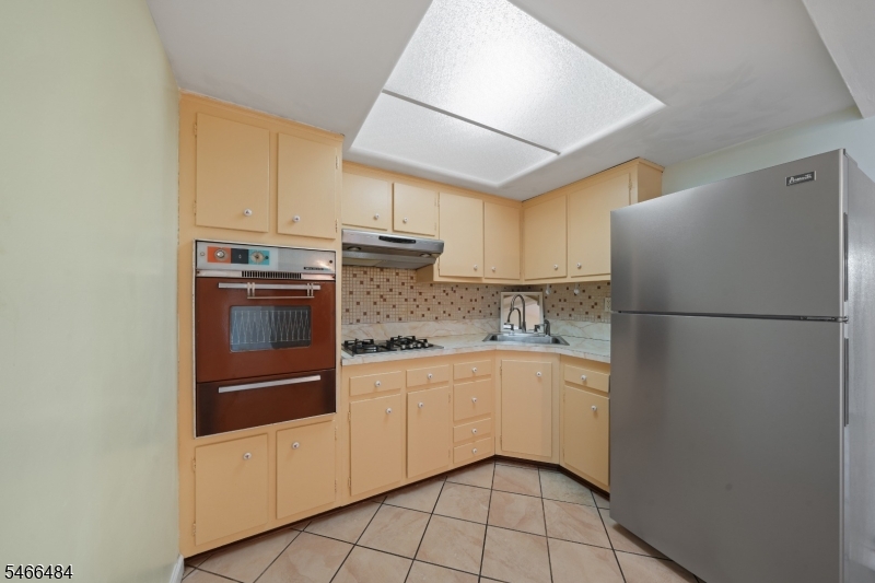 565 61st St Property Photo 34