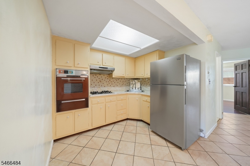 565 61st St Property Photo 36