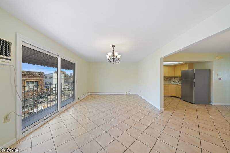565 61st St Property Photo 38